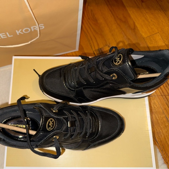 Michael Kors sneakers shoes - Picture 3 of 5